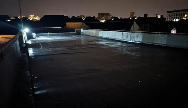 旧屋面翻新中的关键维护要点与实践建议